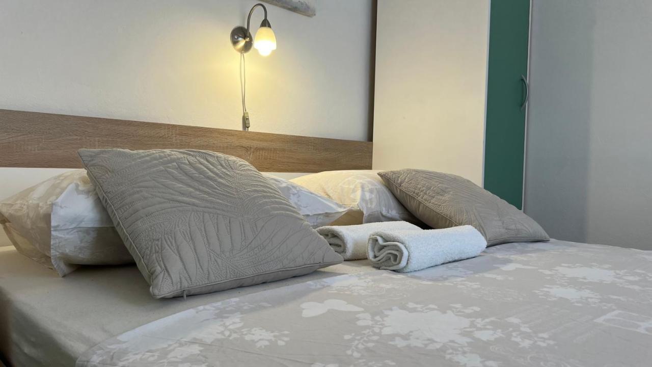 Appartamento House Roca Vodice Esterno foto
