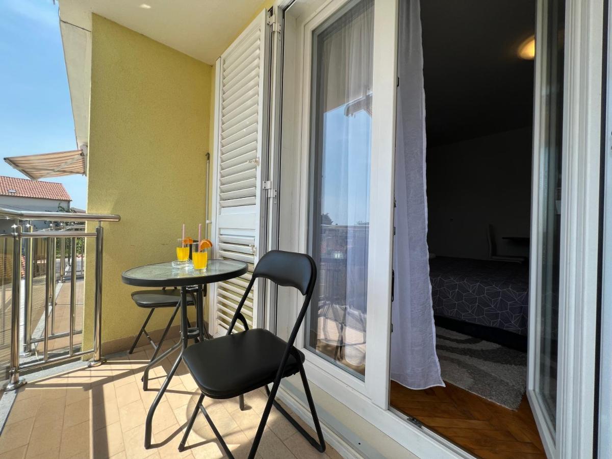 Appartamento House Roca Vodice Esterno foto