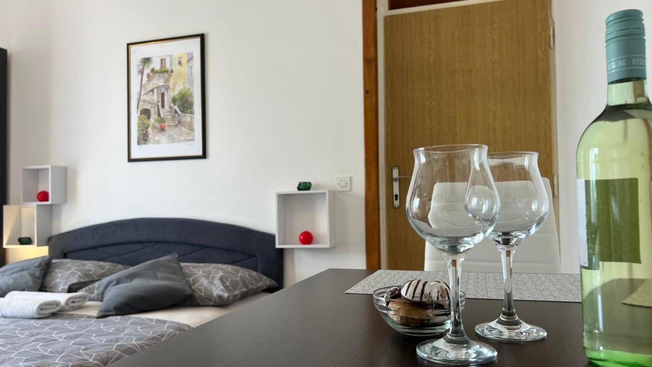 Appartamento House Roca Vodice Esterno foto