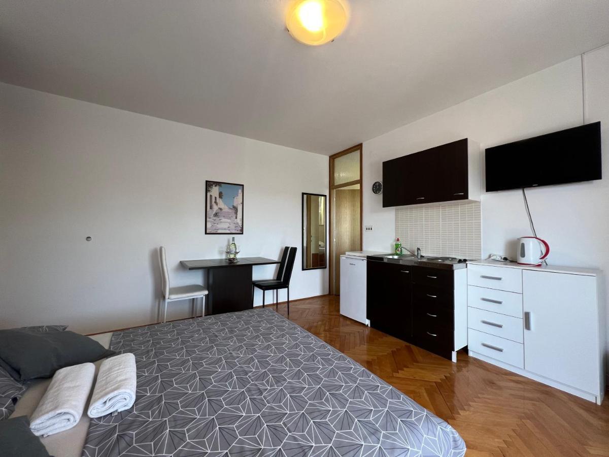 Appartamento House Roca Vodice Esterno foto